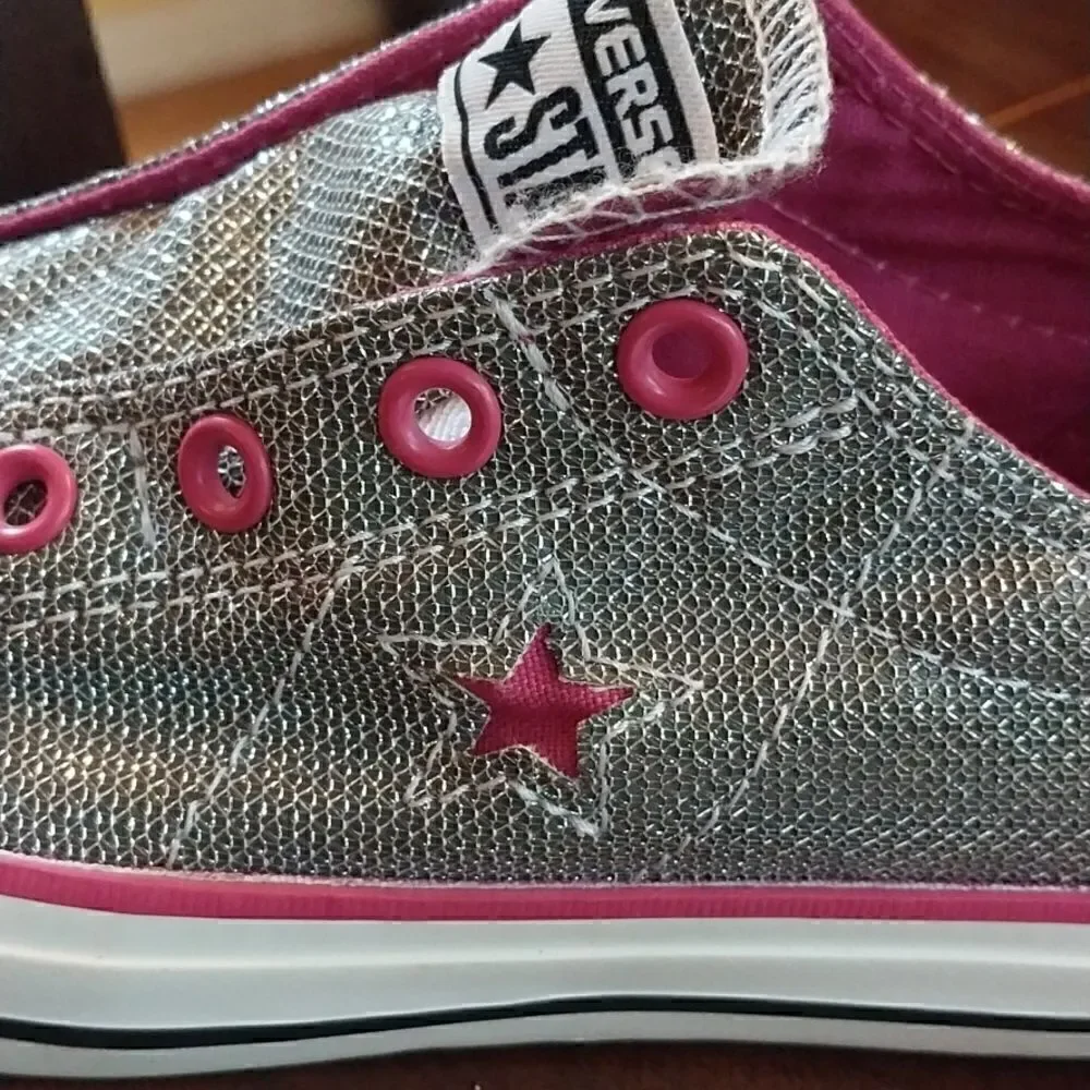 Converse NEW Glitter Slip-Ons...SIZE 1